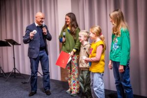 Ehrenamtliche bekommen eine Urkunde