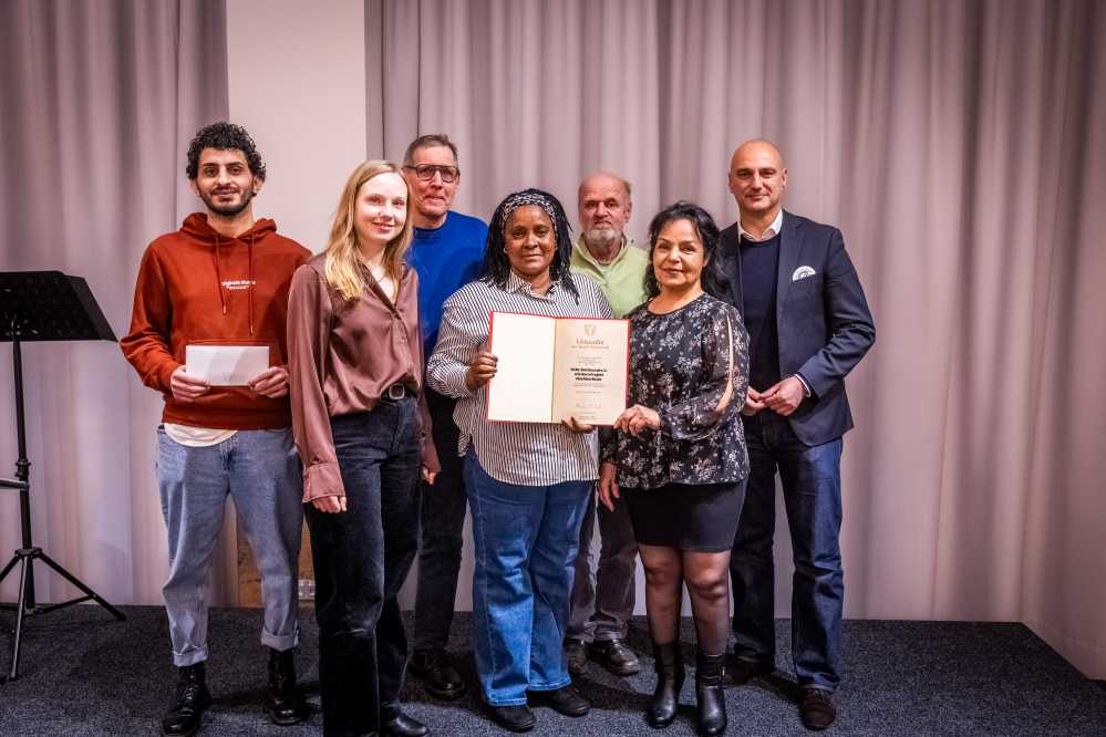 Ehrenamtliche bekommen eine Urkunde