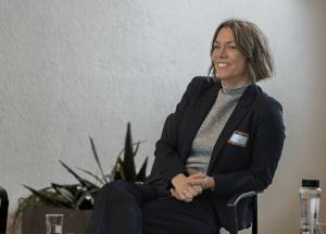 Portrait von Nina Gygax auf dem Podium.