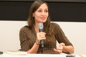 Verbinden statt Spalten: Lesung mit Gilda Sahebi