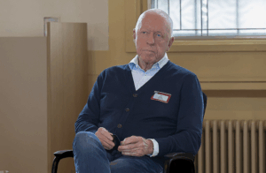 Portrait von Volker Marek auf dem Podium.