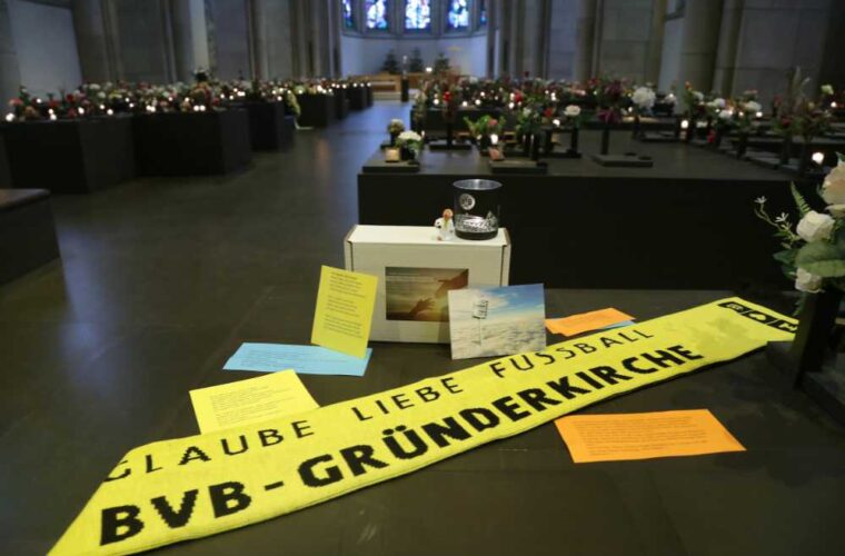 Inhalt der Trauerbox mit BVB Schal