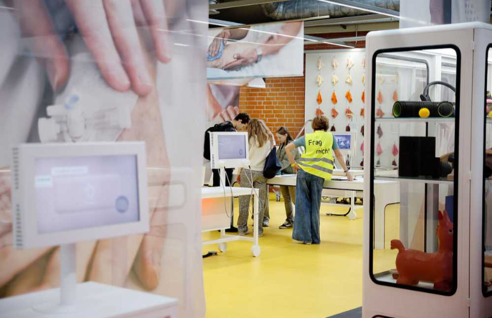 Blick in die Ausstellung „Gesundheitswesen“