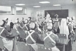 Alte Fotografie: Krankenschwestern bei der Ausbildung