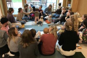 Blick in die Runde beim Musikkurs