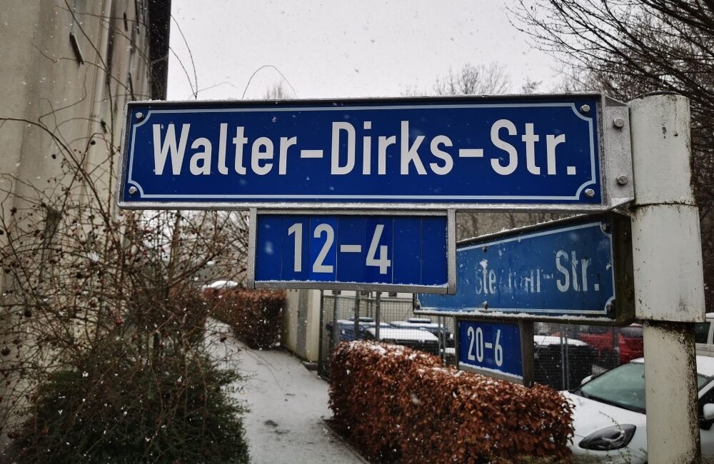 Straßenschild Walter-Dirks-Str.