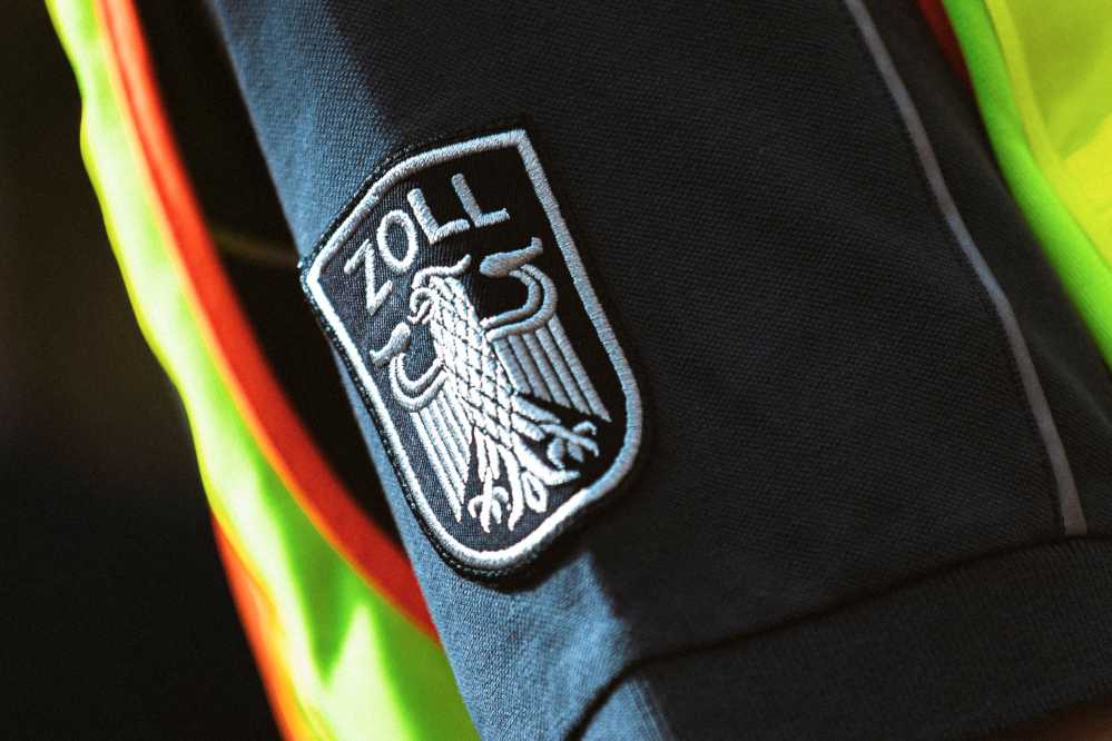 Ärmel mit Zoll-Abzeichen