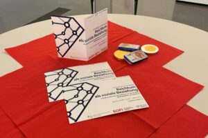 Tischdeko zur Abschlusstagung des Reichtumsprojekts