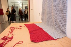 Blick auf die Installation „Verzählt“