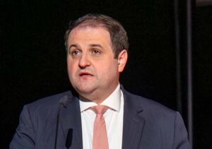 Portrait am Rednerpult