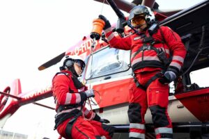 Retter an der Seilwinde