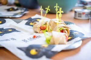 Wraps angerichtet auf dem Tisch