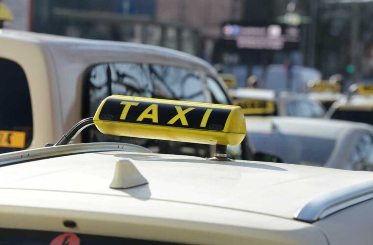 Taxistand am Bahnhof