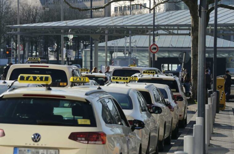 Taxistand am Bahnhof