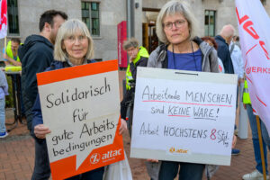 Bild zeigt Gisela Herzog und Irmela Niebuhr, Attac Region Dortmund