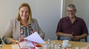 Bild zeigt Bärbel Sumasang, DGB Regionsgeschäftsführerin Region Dortmund Hellweg und Klaus Waschulewski, Organisationssekretär DGB