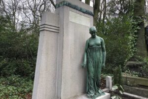 Blick auf die Skulptur einer Frau