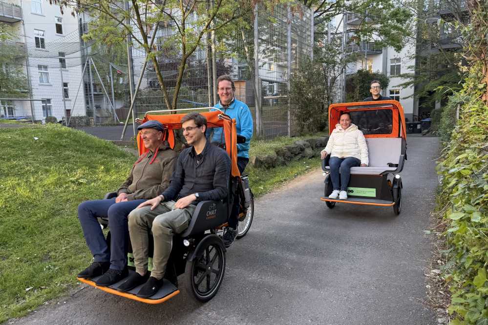 Personen beim Rikscha fahren