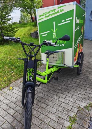 Lastenrad mit drei Rädern und Transportkiste