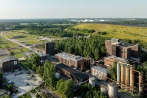 Blick auf das Gelände des Indrustiedenkmals