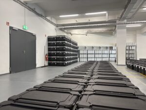 Blick auf die Trolleys im Lagerraum.