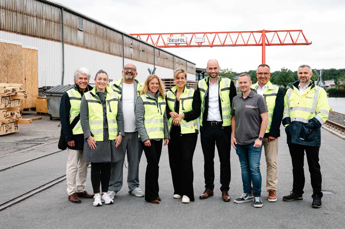 Gruppenbild der Beteiligten
