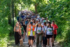 Beste Laune, bestes Wetter: 420 Menschen begleiteten die dritte Etappe der „63%-Wanderung“
