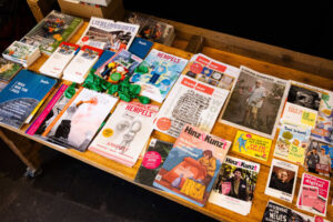 Ansicht verschiedener Straßenmagazine
