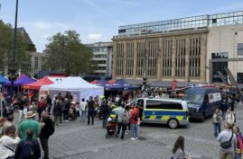 DORTBUNT: Dortmunder Hilfsorganisationen auf dem Hansaplatz