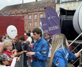 DORTBUNT: Andrang beim SpaceBuzz One des DLR auf dem Hansaplatz
