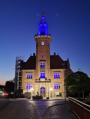 Blau beleuchtest Gebäude