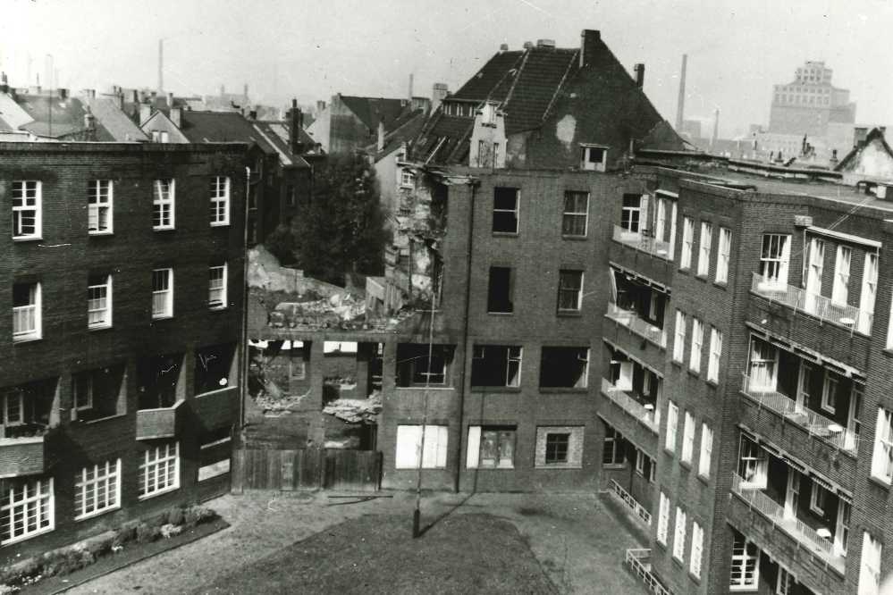 Blick auf das zerstörte Gebäude