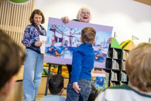 Blick in die Bibliothek bei der Kinder-Buchvorstellung