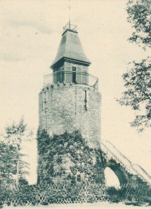 Das Bild zeigt den Steinernen Turm vor seiner Restaurierung.