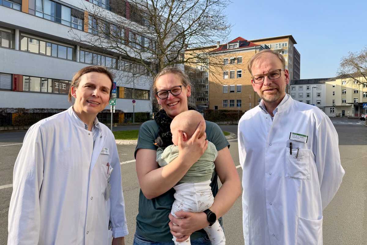 Ärzte-Team und Mutter