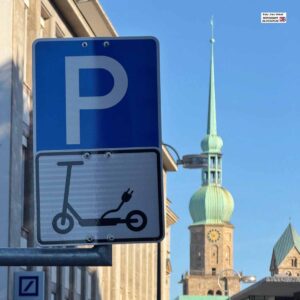 Das Schild kennzeichnet Parkplätze für E-Scooter