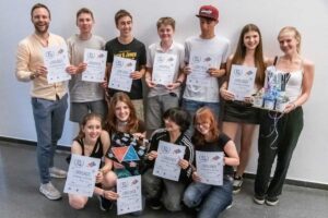 Gruppenbild mit Gewinner:innen