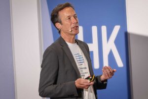 Hornik spricht zum Publikum