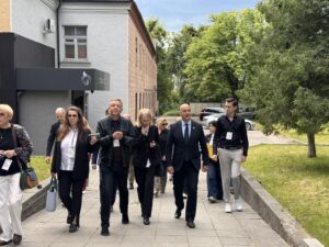 Alexander Kalouti auf dem Weg zu einem Termin.