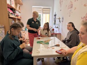 Eine Gruppe von behinderten ukrainischen Kindern bei der Caritas Zhytomyr