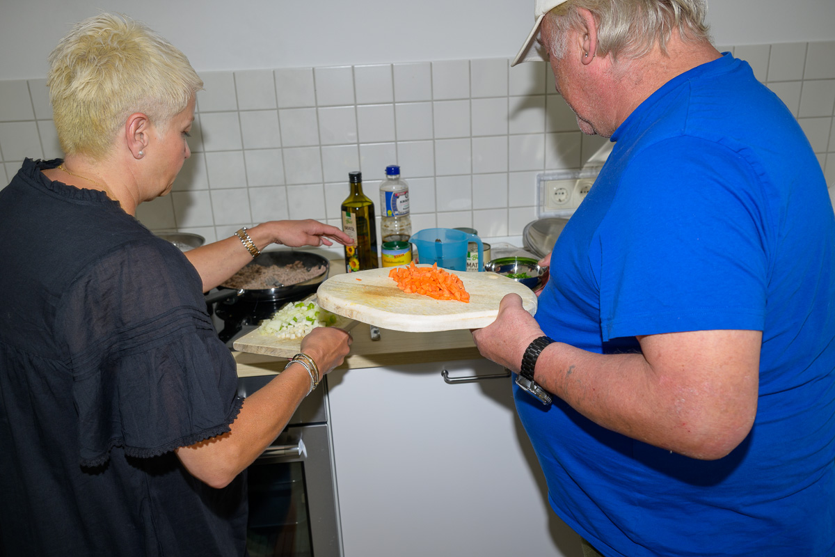 Bild zeigt: Kochgruppe für trauernde Männer