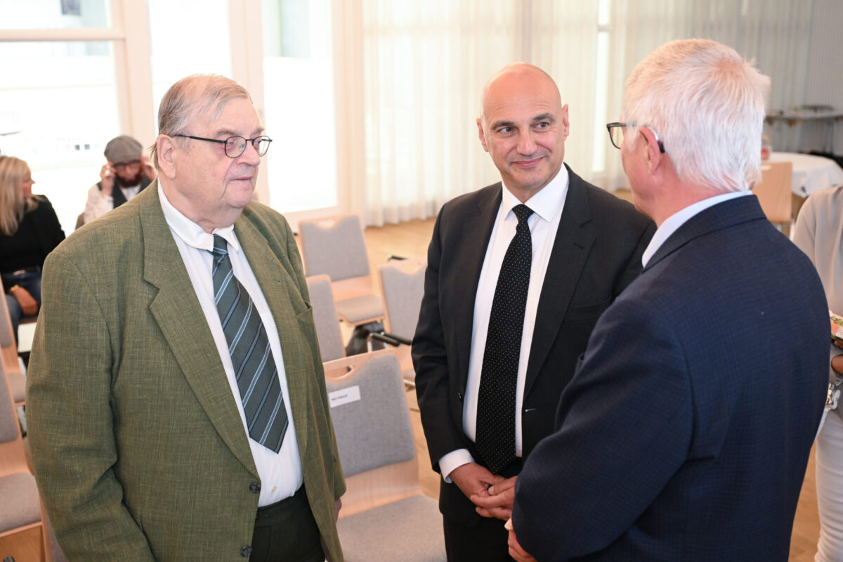Siegfried Volkert mit OB Alexander Kalouti.