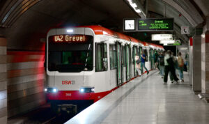 B-Wagen, neue B-Wagen, Stadtbahn, U42, Haltestelle, Kreuzstraße