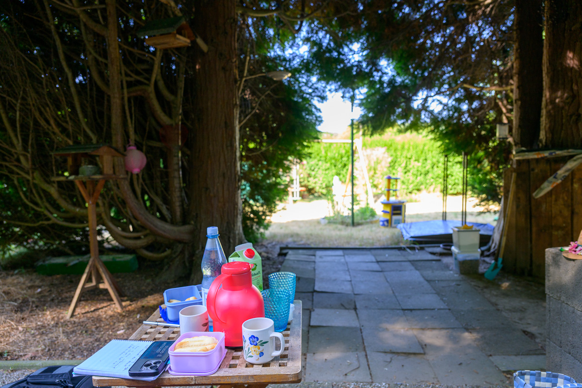 Bild zeigt: Kaffee im Garten