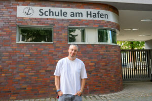 Bild zeigt: Sascha Habian in der Hafenschule