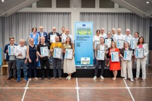 "Mission Klima": Dortmund hat jetzt 19 Klimabotschafter*innen. Im Rathaus bekamen sie ihre Urkunden.