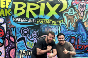 Die Organisatoren des Graffiti-Projekts: Daniel Ganzert (links), Mitarbeiter der aufsuchenden Arbeit Nordstadt und Ruben Puleo (rechts), Leiter des Kinder- und Jugendtreffs BRIX.