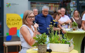 Dortmunds Bürgermeisterin Britta Gövert bei ihrem Grußwort zur Eröffnung der Pop-Up-IGA in Dortmund.