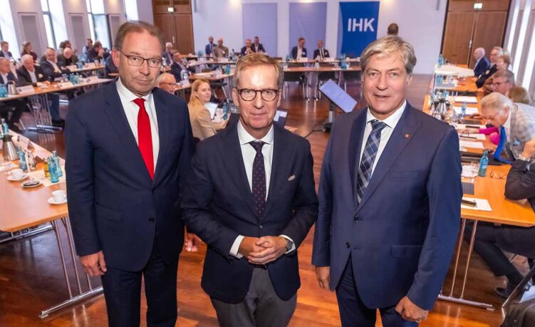 Prof. Michael Hüther zu Gast in der IHK-Vollversammlung: Das Parlament der Wirtschaft diskutiert mit dem Spitzenökonom über notwendige wirtschaftliche Perspektiven für Deutschland