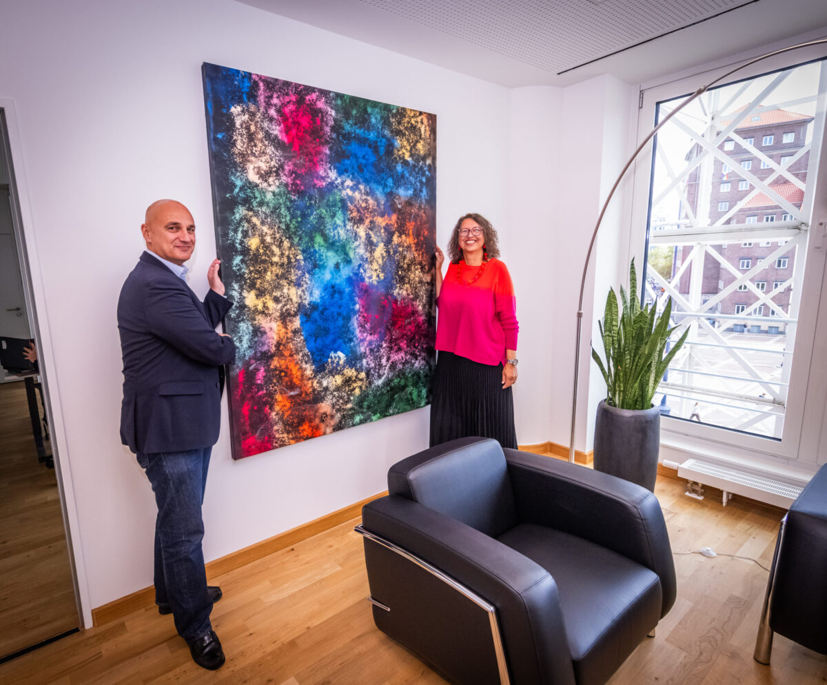 Kunstwerke von Sabine Oecking im Büro vom OB Alexander Kalouti